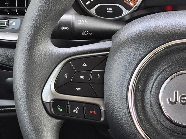 Photo of 2022 Alpine White Clearcoat Jeep Renegade