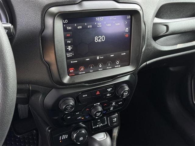 Photo of 2022 Alpine White Clearcoat Jeep Renegade