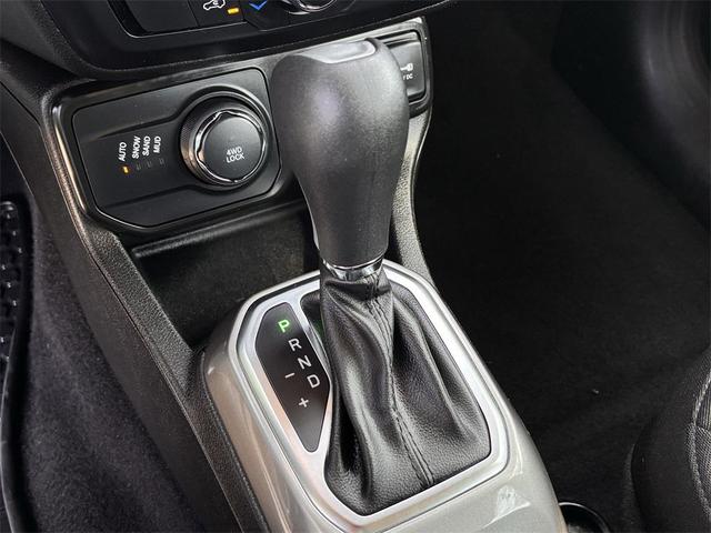 Photo of 2022 Alpine White Clearcoat Jeep Renegade