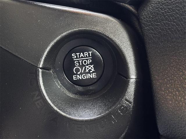 Photo of 2022 Alpine White Clearcoat Jeep Renegade