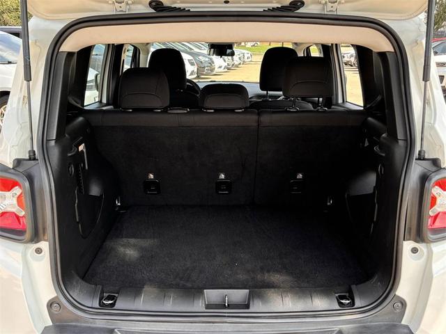 Photo of 2022 Alpine White Clearcoat Jeep Renegade