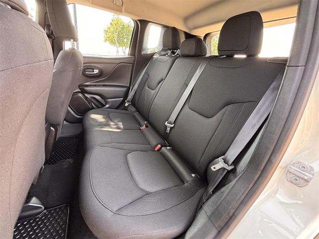 Photo of 2022 Alpine White Clearcoat Jeep Renegade