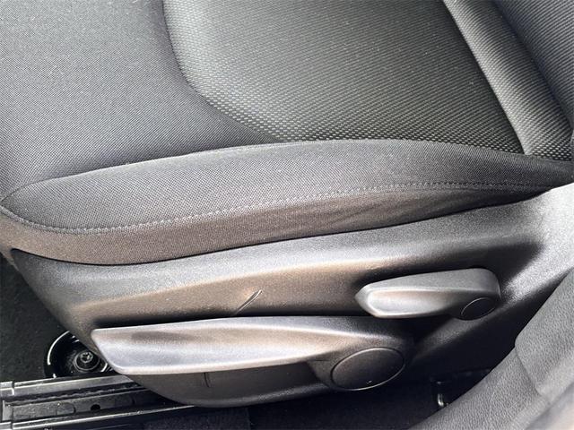 Photo of 2022 Alpine White Clearcoat Jeep Renegade