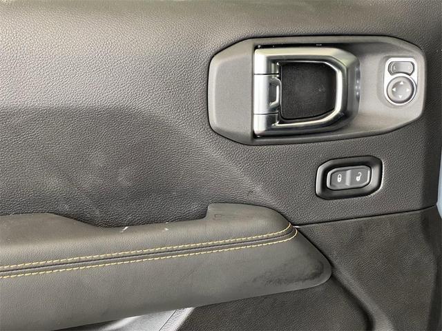 Photo of 2025 Anvil Clearcoat Jeep Gladiator