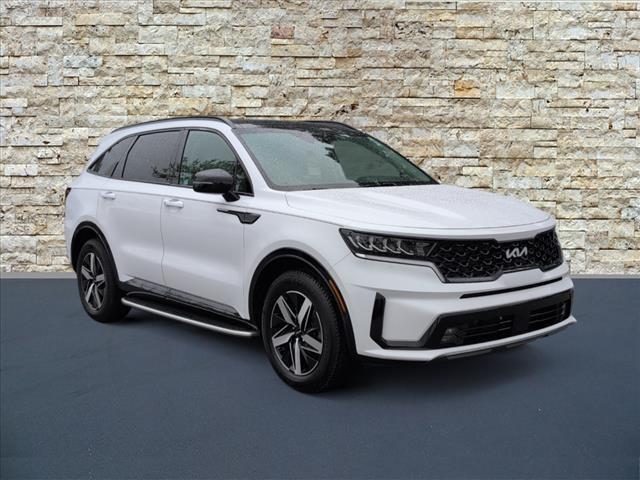 Photo of 2022 Glacial White Pearl Kia Sorento