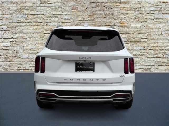 Photo of 2022 Glacial White Pearl Kia Sorento