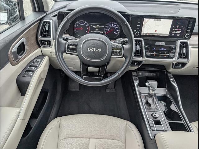 Photo of 2022 Glacial White Pearl Kia Sorento