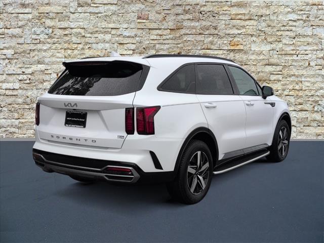 Photo of 2022 Glacial White Pearl Kia Sorento