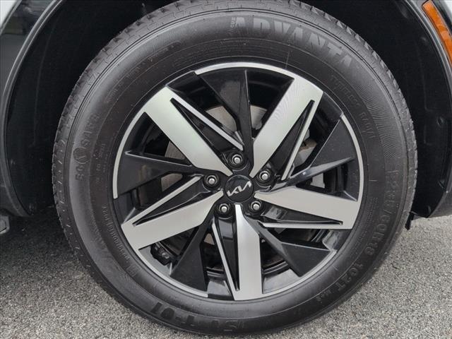 Photo of 2022 Glacial White Pearl Kia Sorento