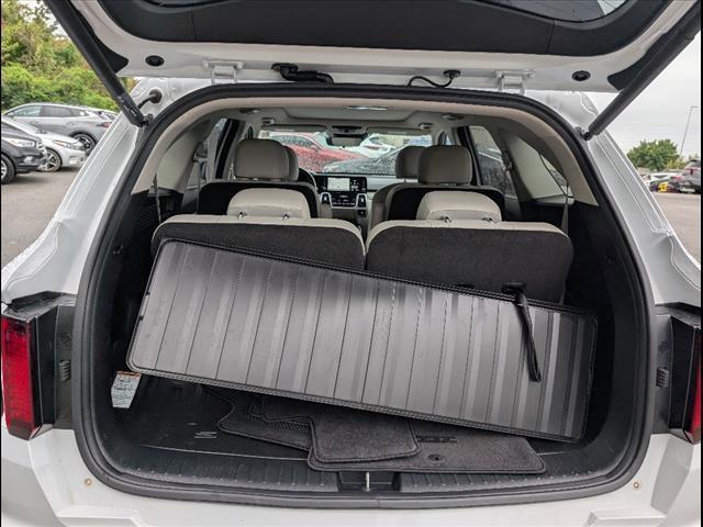 Photo of 2022 Glacial White Pearl Kia Sorento