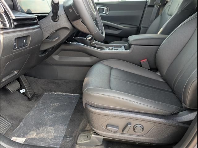 Photo of 2025 Everlasting Silver Kia Sorento