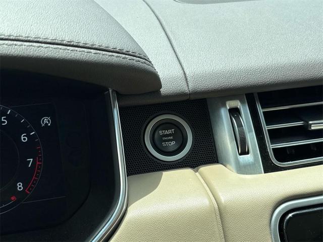 Photo of 2021 Fuji White Land Rover Range Rover