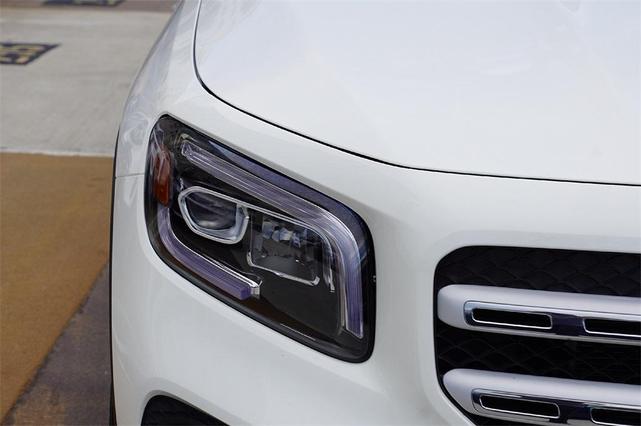 Photo of 2022 Polar White Mercedes-Benz GLB 250