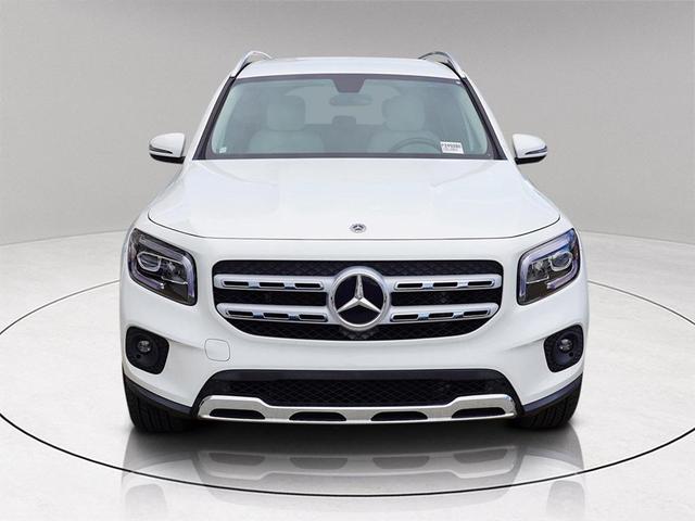 Photo of 2022 Polar White Mercedes-Benz GLB 250
