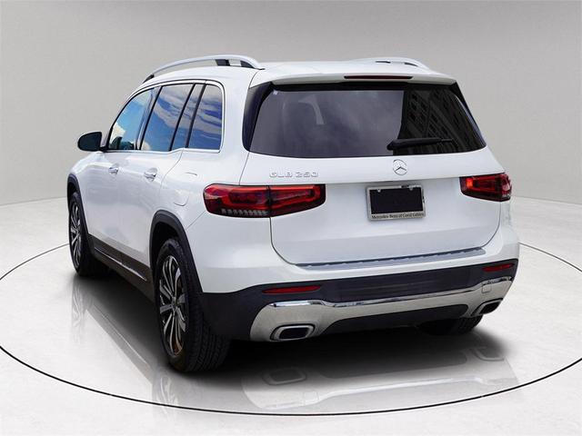 Photo of 2022 Polar White Mercedes-Benz GLB 250