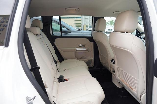 Photo of 2022 Polar White Mercedes-Benz GLB 250