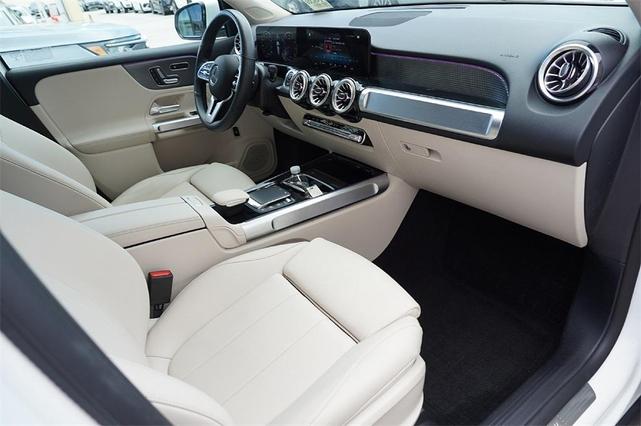 Photo of 2022 Polar White Mercedes-Benz GLB 250