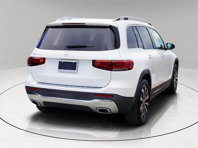 Photo of 2022 Polar White Mercedes-Benz GLB 250