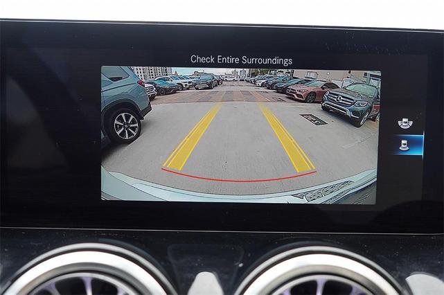 Photo of 2022 Polar White Mercedes-Benz GLB 250