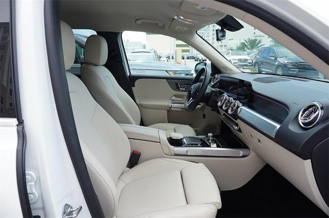 Photo of 2022 Polar White Mercedes-Benz GLB 250