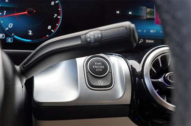 Photo of 2022 Polar White Mercedes-Benz GLB 250