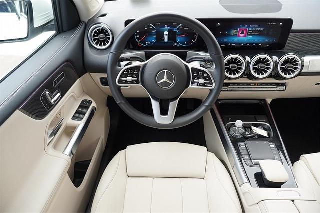 Photo of 2022 Polar White Mercedes-Benz GLB 250
