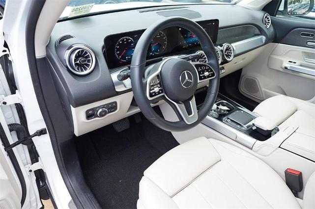 Photo of 2022 Polar White Mercedes-Benz GLB 250