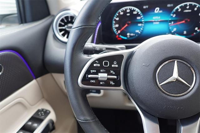 Photo of 2022 Polar White Mercedes-Benz GLB 250