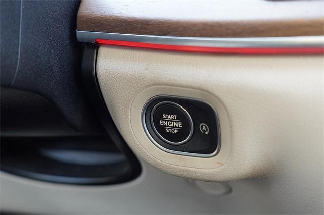 Photo of 2022 White Mercedes-Benz GLE 350