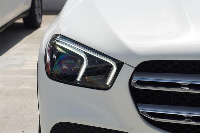 Photo of 2022 White Mercedes-Benz GLE 350