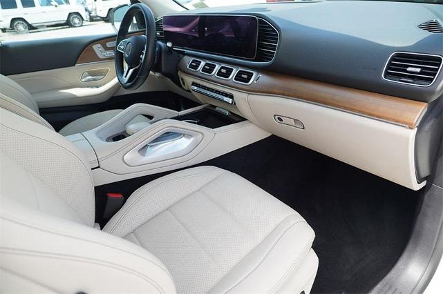 Photo of 2022 White Mercedes-Benz GLE 350
