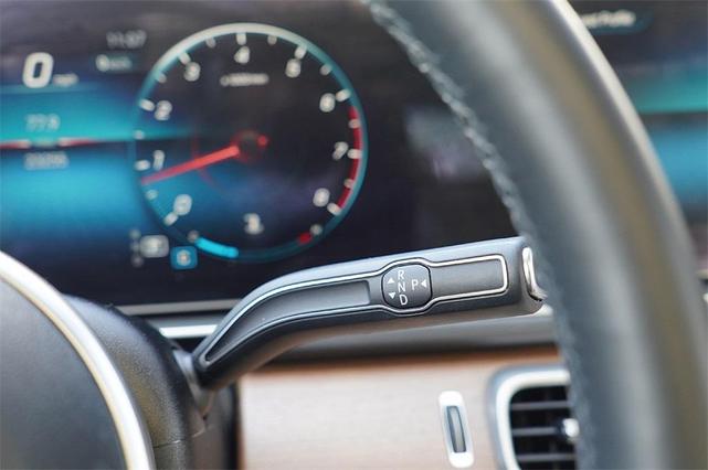 Photo of 2022 White Mercedes-Benz GLE 350