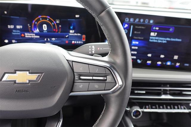 Photo of 2024 Mosaic Black Metallic Chevrolet Traverse
