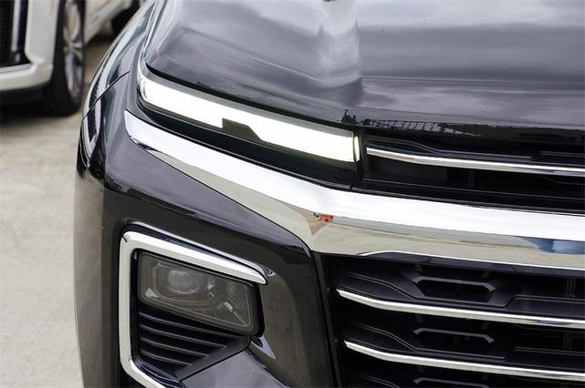 Photo of 2024 Mosaic Black Metallic Chevrolet Traverse