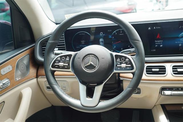 Photo of 2022 White Mercedes-Benz GLE 350