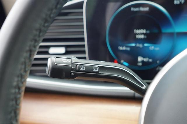 Photo of 2022 White Mercedes-Benz GLE 350