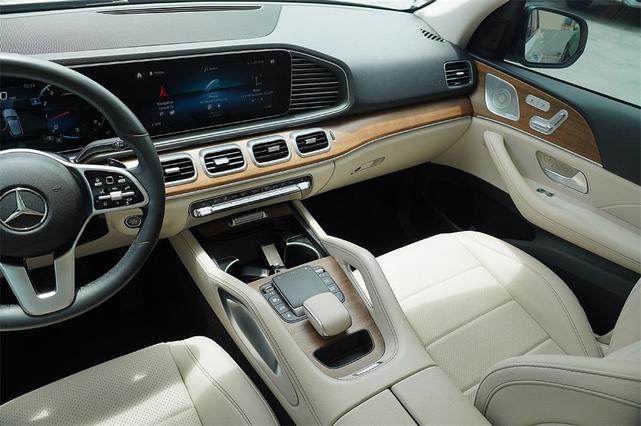 Photo of 2022 White Mercedes-Benz GLE 350
