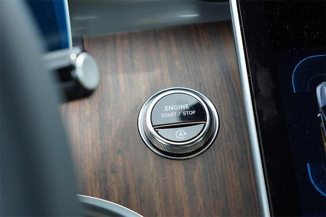 Photo of 2025 Silver Mercedes-Benz C-Class