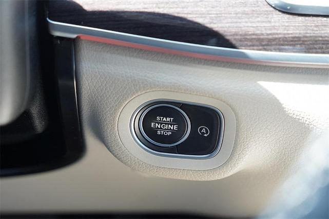 Photo of 2021 White Mercedes-Benz GLE 350