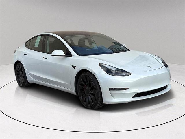 Photo of 2021 White Tesla Model 3