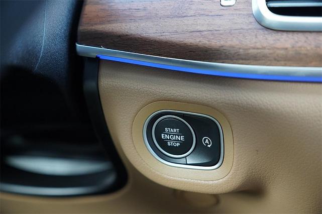 Photo of 2025 White Mercedes-Benz GLS 450