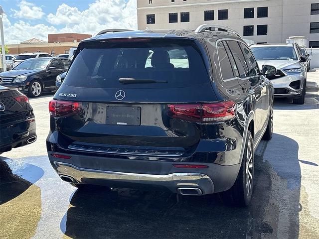 Photo of 2022 Midnight Black Mercedes-Benz GLB 250