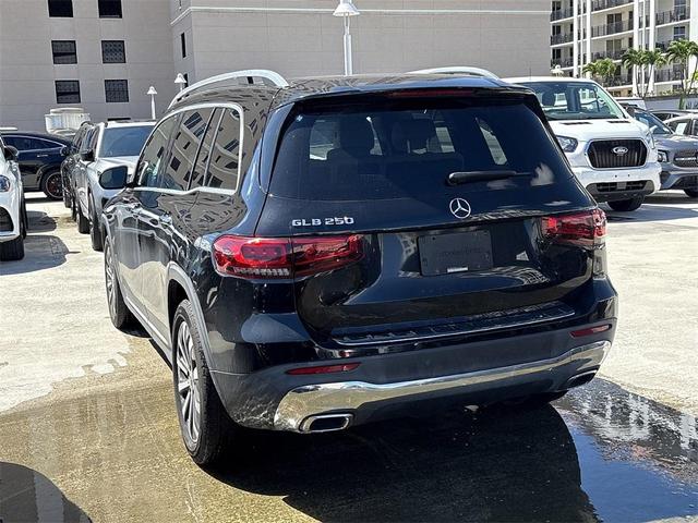 Photo of 2022 Midnight Black Mercedes-Benz GLB 250