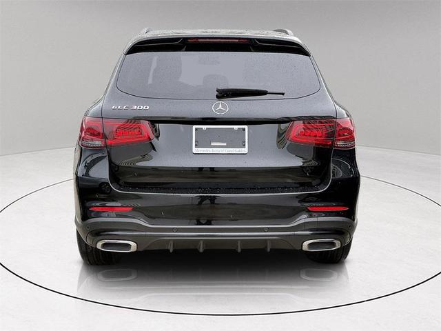 Photo of 2022 Black Mercedes-Benz GLC 300