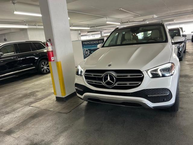 Photo of 2021 Polar White Mercedes-Benz GLE 350