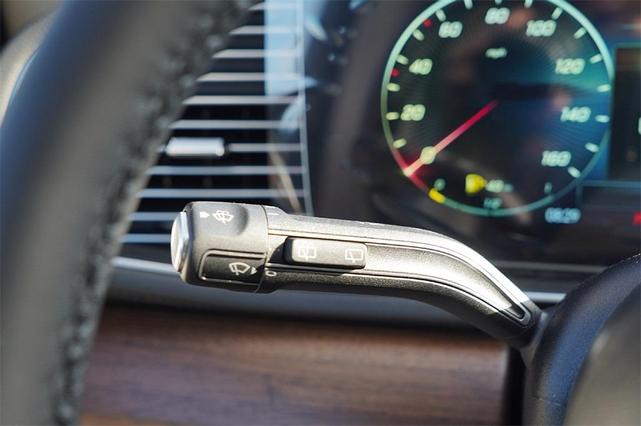 Photo of 2025 Black Mercedes-Benz GLE 350