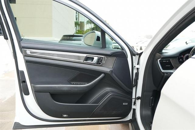 Photo of 2019 White Porsche Panamera