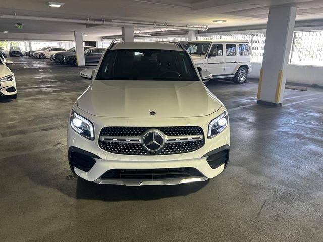 Photo of 2021 Polar White Mercedes-Benz GLB 250