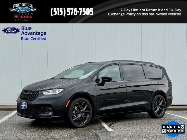 Photo of 2024 Diamond Black Chrysler Pacifica