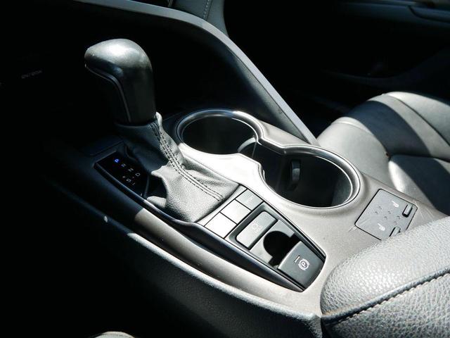 Photo of 2022 White Toyota Camry